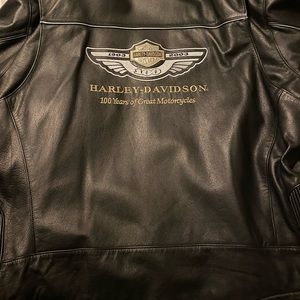 Mens Harley Davidson leather jacket -like new hardly worn .